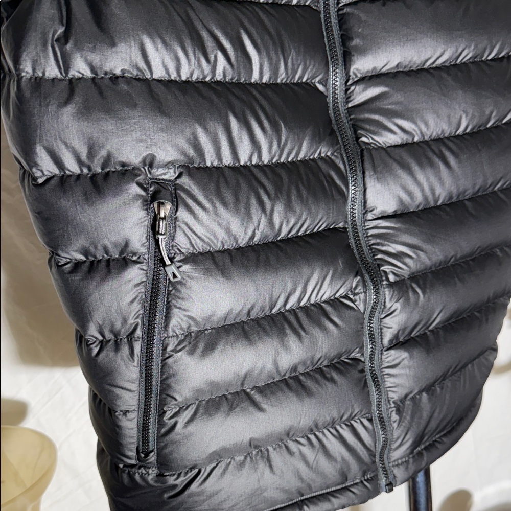 Patagonia Men's Black Puffer Vest - Picture 5 of 6